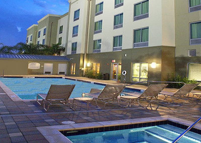 Fairfield Inn & Suites By Marriott Fort Lauderdale Пемброк-Пайнс Экстерьер фото